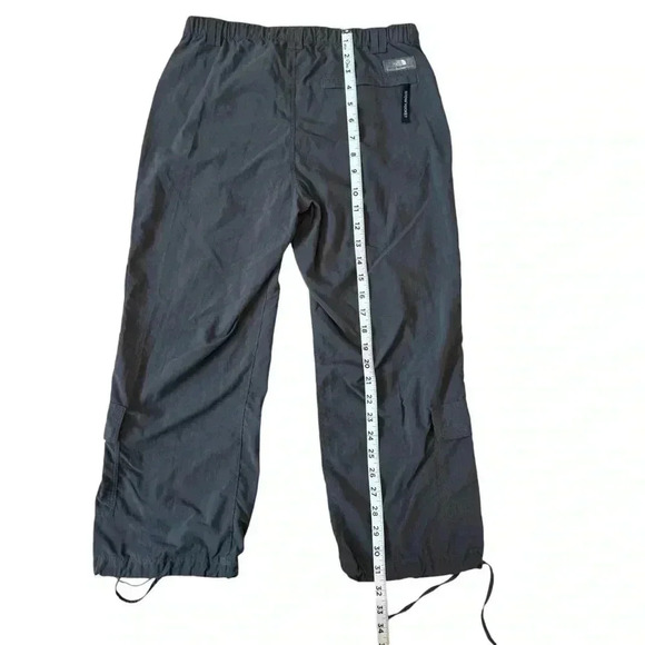 The North Face Size 3/4 Length Cargo Pants In Grey - Picture 13 of 13